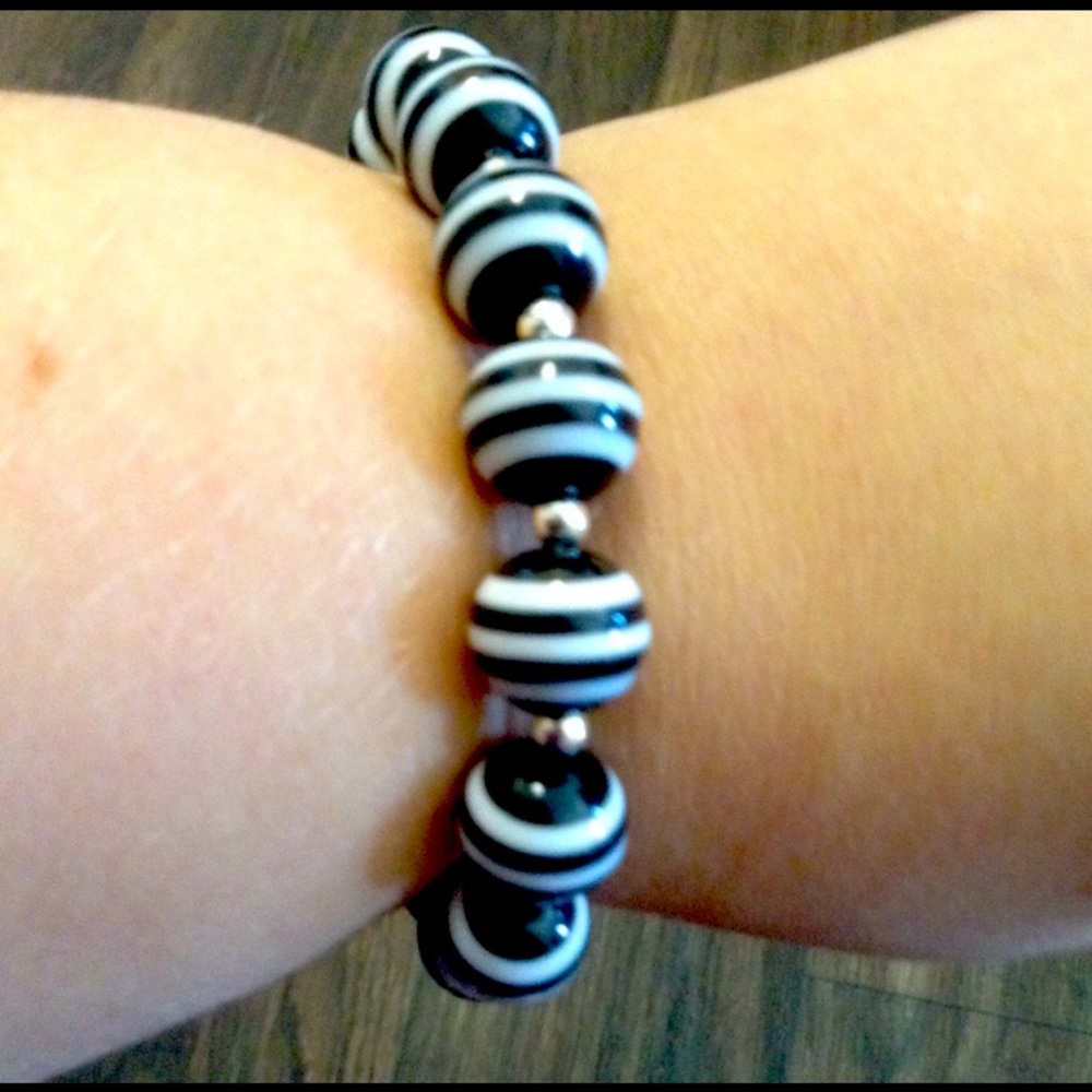 NWT Handmade chunky zebra inspired beaded bracelet